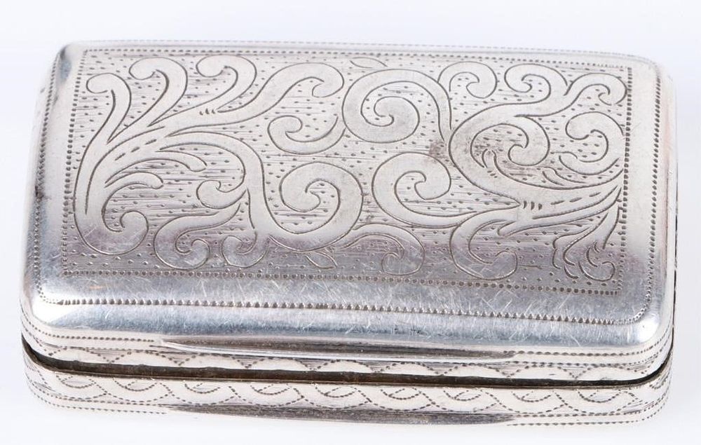 Lot 195370: WILLIAM PUGH STERLING & 18K GOLD SNUFF BOX