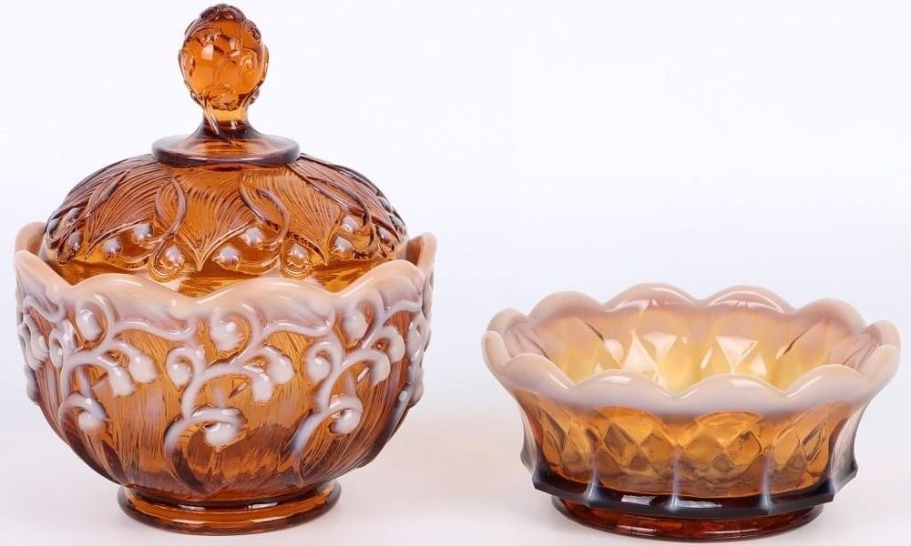 Lot 195388: VINTAGE FENTON CARAMEL OPALESCENT DISHES