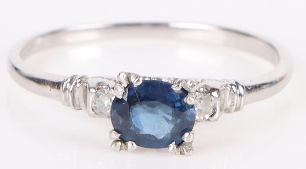 Lot 198178: WHITE PLATINUM SAPPHIRE DIAMOND LADIES RING