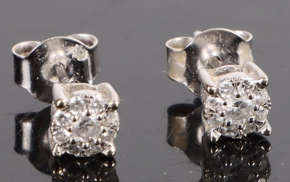 Lot 198182: 14K WHITE GOLD WHITE SAPPHIRE STUD EARRINGS