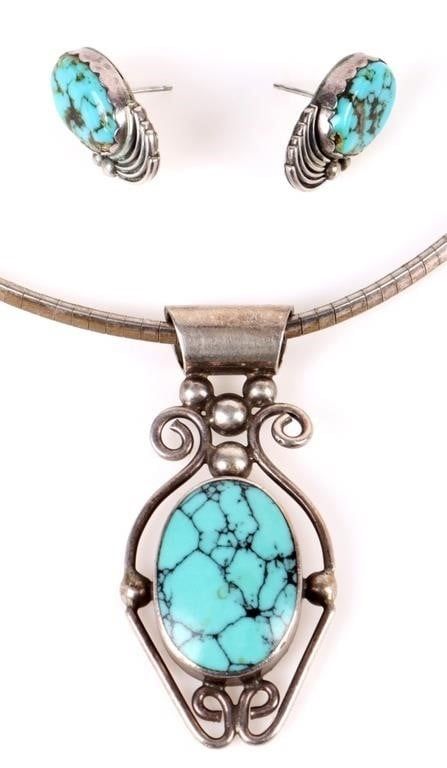 Lot 198256: TURQUOISE NECKLACE AND EARRING SET