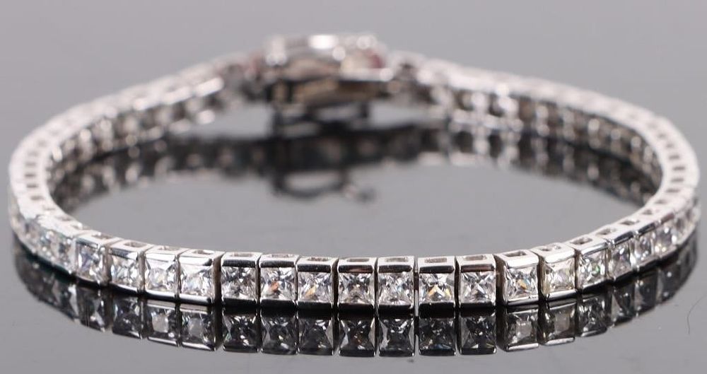 Lot 199157: STERLING SILVER CUBIC ZIRCONIUM TENNIS BRACELET