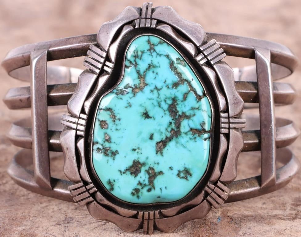 Lot 199160: LARGE SOUTHWEST TURQUOISE STERLING CUFF