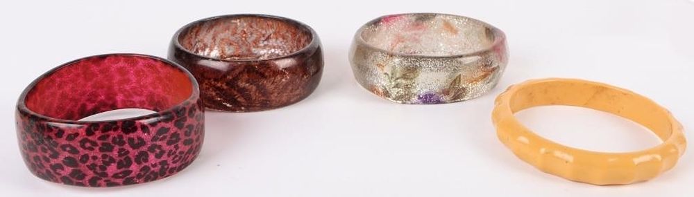 Lot 199176: VINTAGE LUCITE BANGLE BRACELETS LOT OF 4