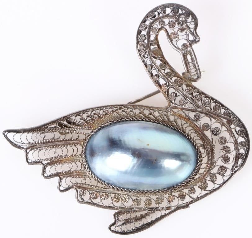 Lot 199204: STERLING SILVER SWAN BROOCH