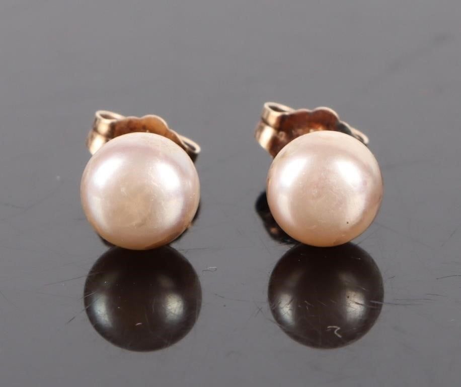 Lot 199206: 14K YELLOW GOLD BLUSH GREY PEARL STUD EARRINGS