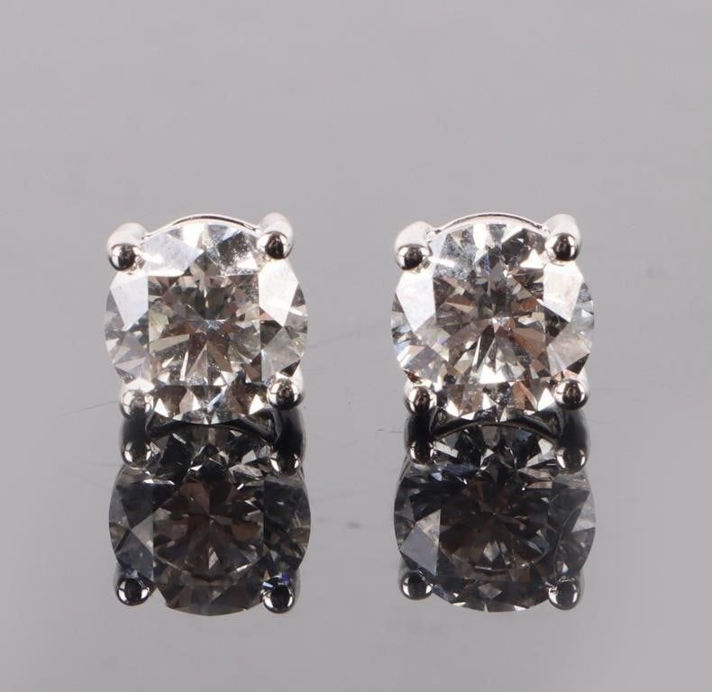 Lot 199209: 14K WHITE GOLD VS1 DIAMOND LADIES EARRINGS IGI