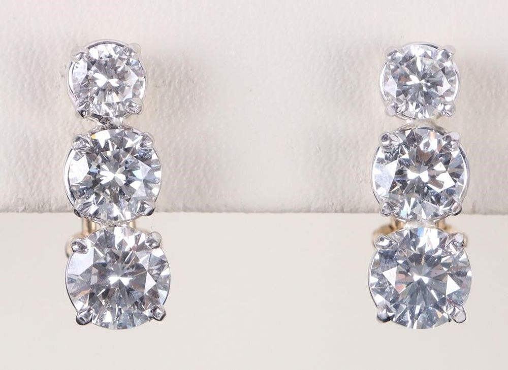 Lot 199213: 3.10CTW NATURAL VS DIAMOND 14K GOLD EARRINGS