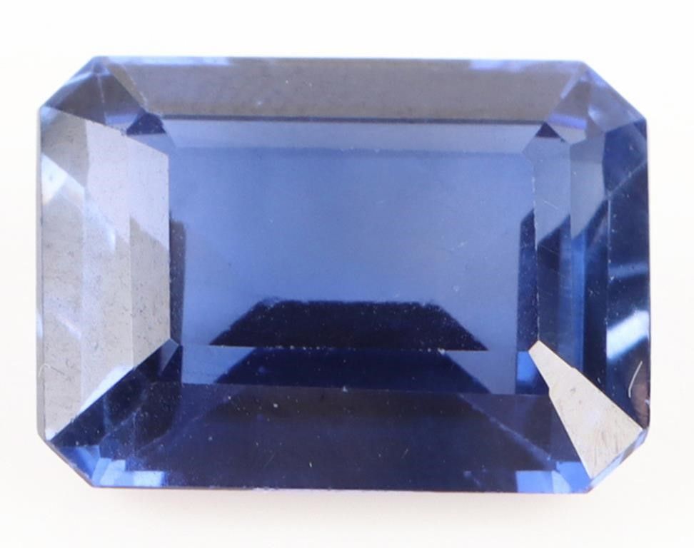 Lot 199278: 8.65CT CUSHION RECTANGULAR SAPPHIRE GEMSTONE