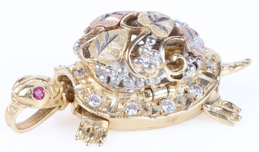 Lot 199319: 14K YELLOW GOLD CZ TURTLE LOCKET PENDANT