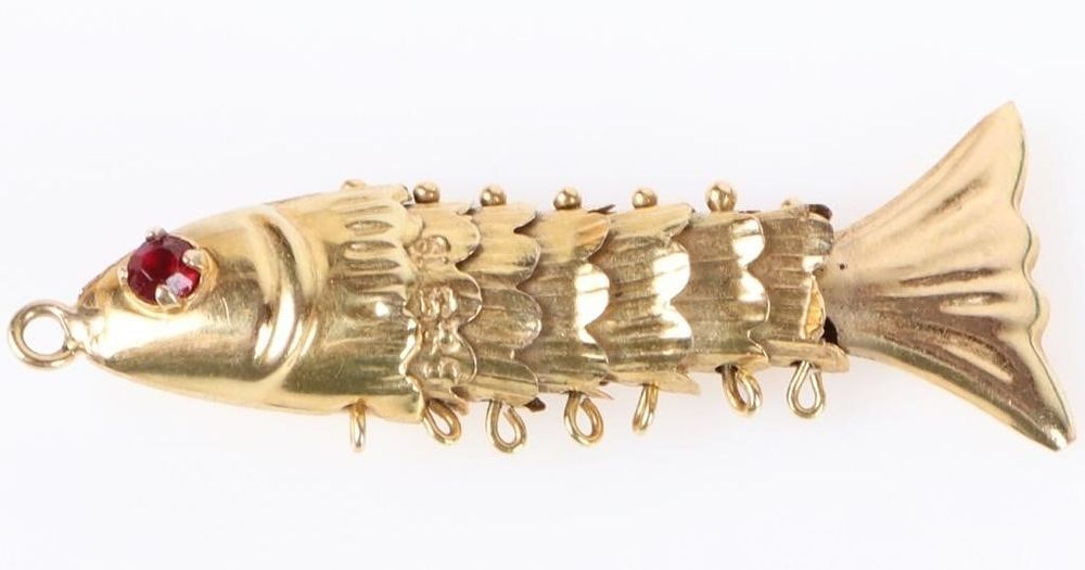 Lot 199331: 14K YELLOW GOLD ARTICULATED FISH PENDANT