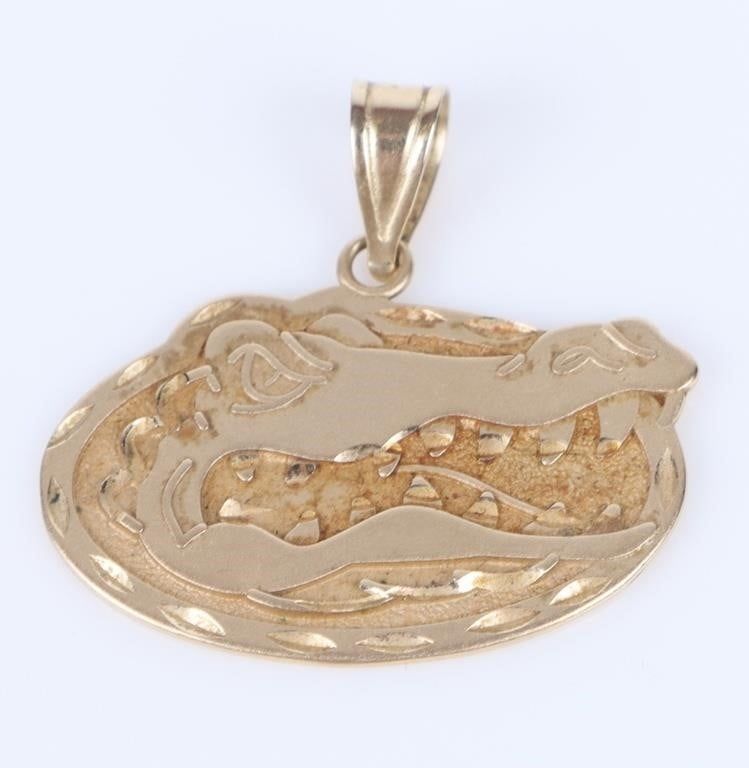Lot 199336: 14K YELLOW GOLD UF GATORS PENDANT