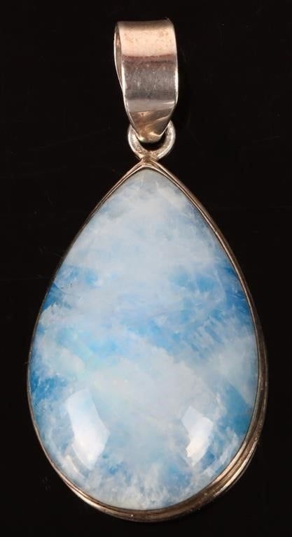 Lot 199339: BEAUTIFUL 58CT LABRADORITE STERLING PENDANT