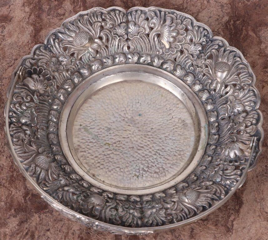 Lot 199357: ANTIQUE CONTINENTAL 800 SILVER CANDY DISH