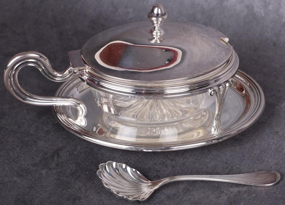 Lot 199359: VINTAGE FRENCH JAM CONDIMENT LIDDED SERVING DISH