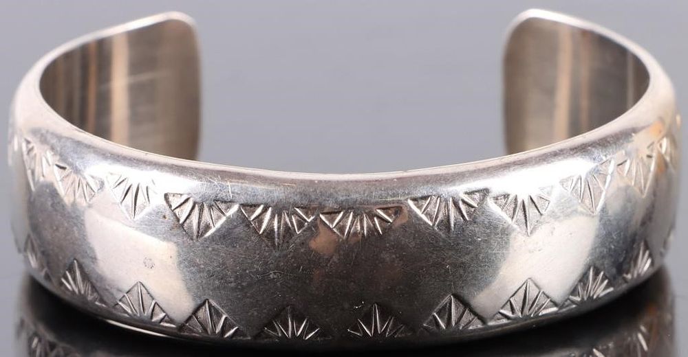 Lot 200190: KIRK SMITH NAVAJO STERLING SILVER CUFF BRACELET