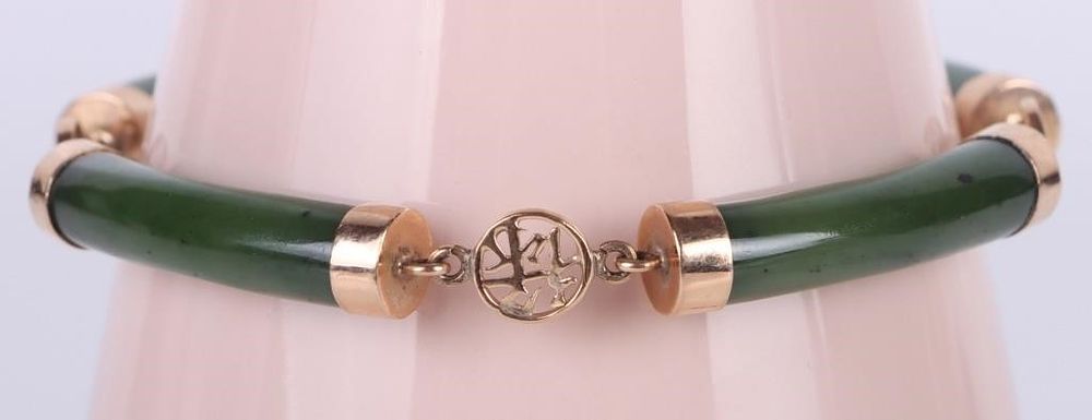 Lot 200199: 8.5" GREEN JADE 14K GOLD LADIES BRACELET
