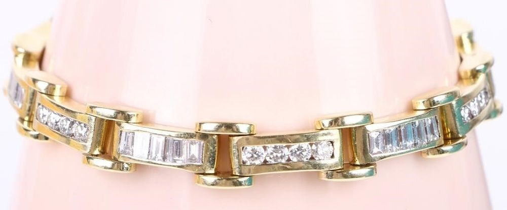 Lot 200203a: 7CTW DIAMOND & 18K YELLOW GOLD LINK BRACELET