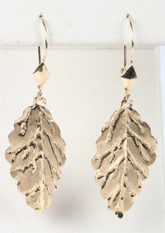 Lot 200254: 14K YELLOW GOLD LEAF SHAPED DANGLE LADIES EARRINGS