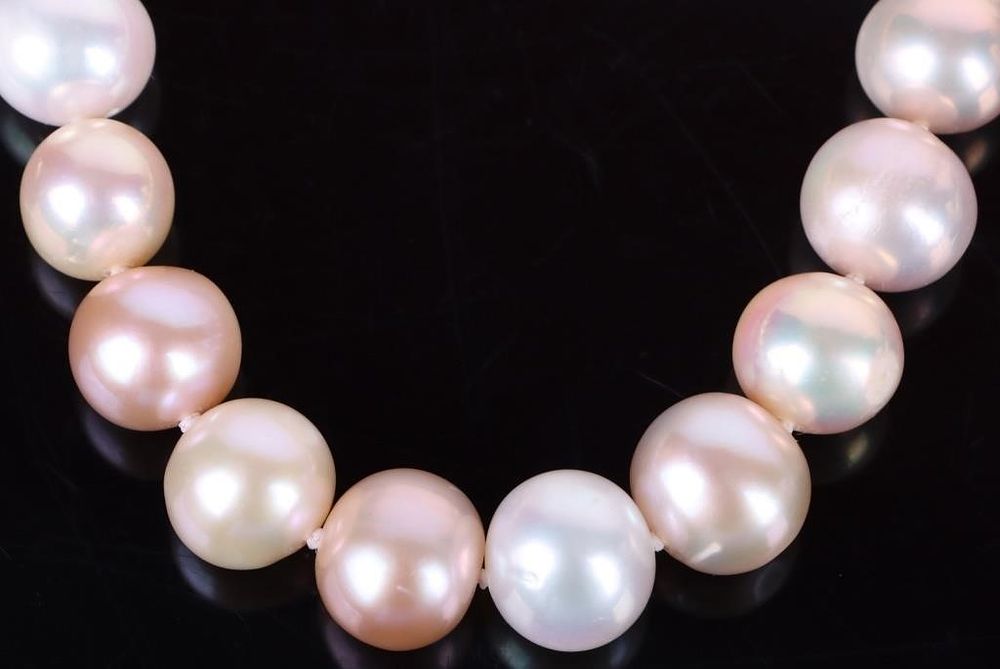 Lot 200291: 9.5-11.0MM PASTEL SOUTH SEA PEARL LADIES NECKLACE