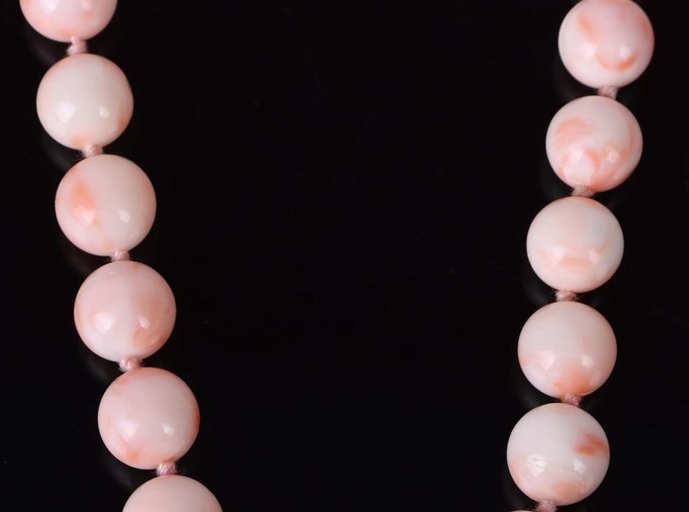 Lot 200293: ANGEL SKIN CORAL LADIES .800 SILVER NECKLACE