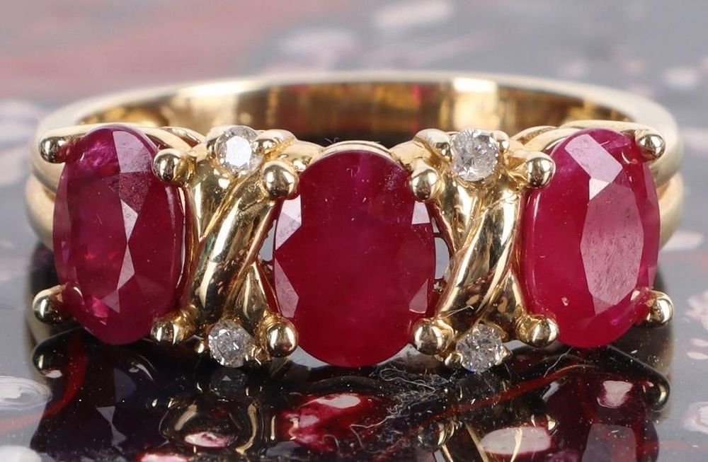 Lot 202175: 2.25CTW RED RUBY & DIAMOND 14K YELLOW GOLD RING