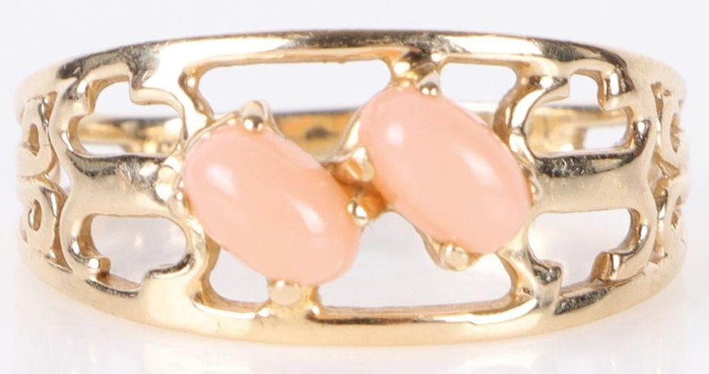 Lot 202179: 14K YELLOW GOLD PINK CORAL LADIES RING