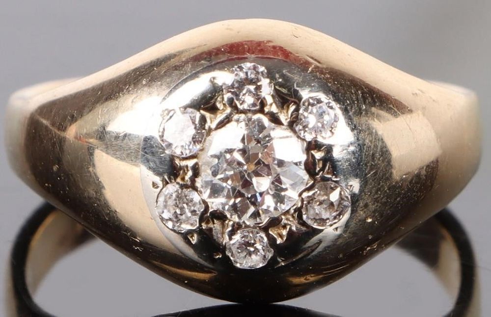 Lot 202180: 14K YELLOW GOLD CLUSTER DIAMOND LADIES RING