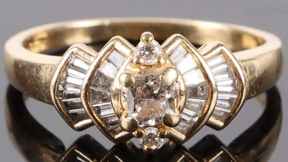 Lot 202182: 14K YELLOW GOLD DIAMOND LADIES RING