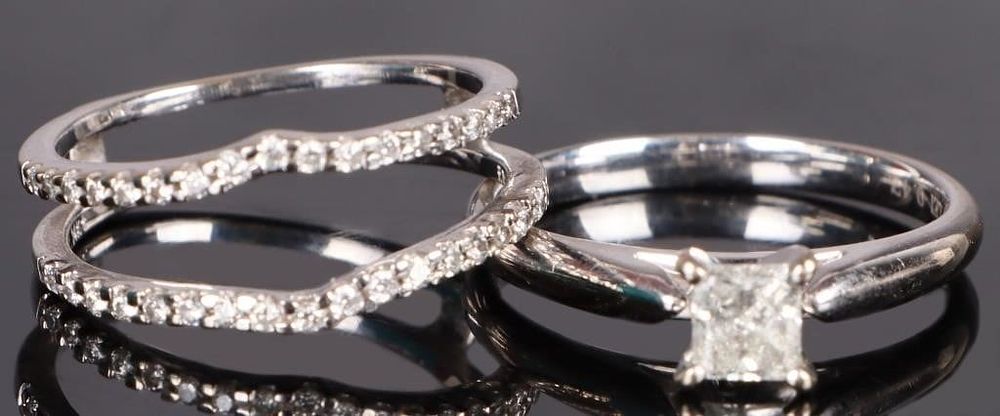 Lot 202196: 0.64CTW DIAMOND 14K WHITE GOLD RING W/ GUARD