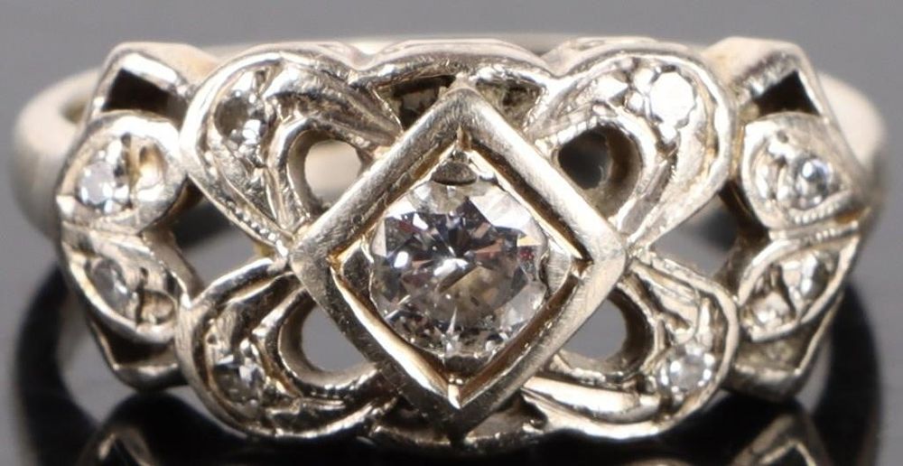 Lot 202200: 14K WHITE GOLD DIAMOND LADIES RING