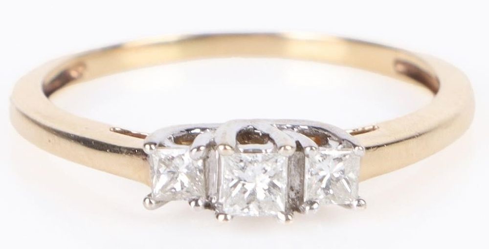 Lot 202204: 0.24 CTW. DIAMOND 10 KT. YLW GOLD RING