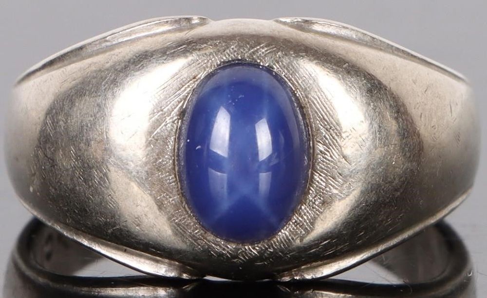 Lot 202213: 10K WHITE GOLD STAR SAPPHIRE LADIES RING
