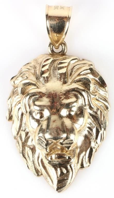 Lot 202231: 10K YELLOW GOLD LARGE MEN'S LION PENDANT