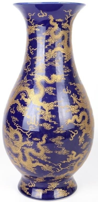 Lot 203488: ANTIQUE CHINESE KANGXI GOLD & BLUE DRAGON VASE