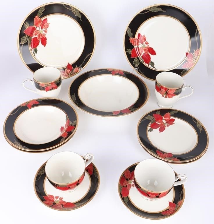 Lot 203493: MIKASA L3467 CHRISTMAS EVE FINE CHINA SET FOR 2