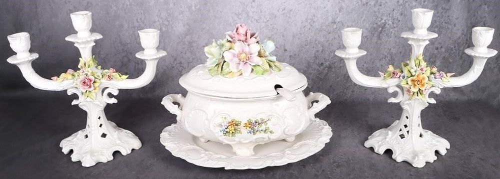 Lot 203497: VINTAGE ITALIAN CAPODIMONTE FLORAL DISHWARE