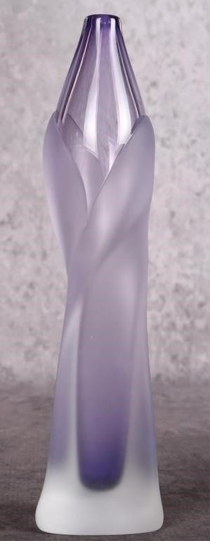 Lot 203520: HANDMADE SIGNED 1906 LAVENDER BUD VASE