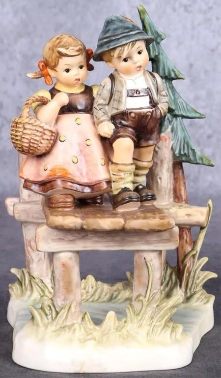 Lot 203540: HUMMEL CENTURY ON OUR WAY #472 FIGURINE