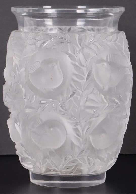 Lot 204172: LALIQUE CRYSTAL BAGATELLE BIRD FROSTED VASE