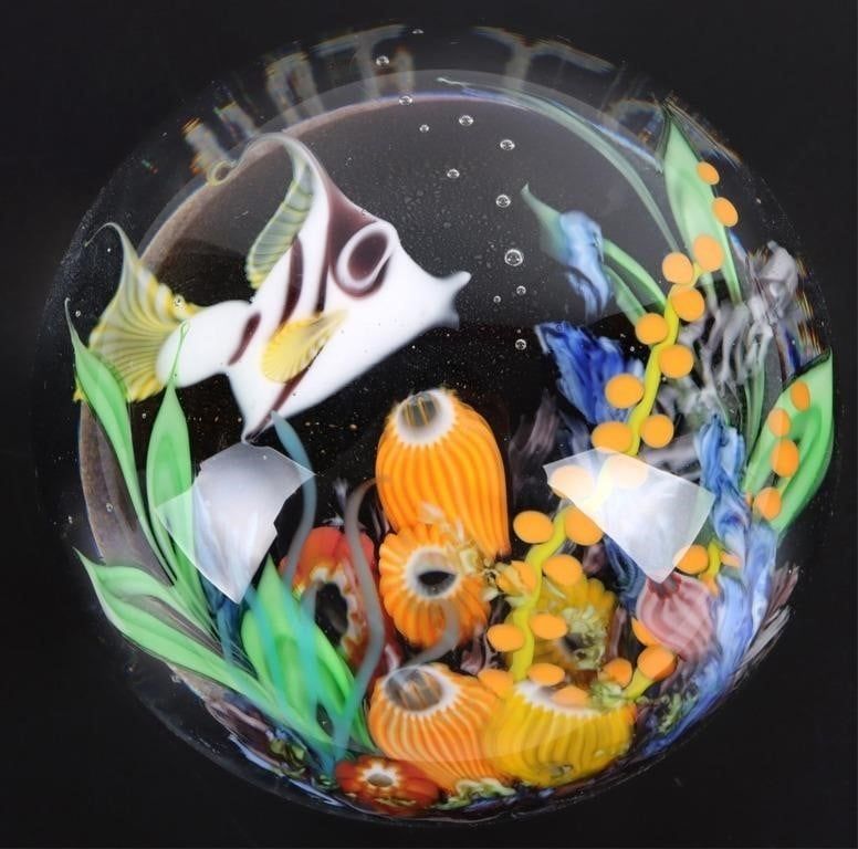 Lot 204178: MAYAUEL WARD 2012 TROPICAL REEF GLASS PAPERWEIGHT