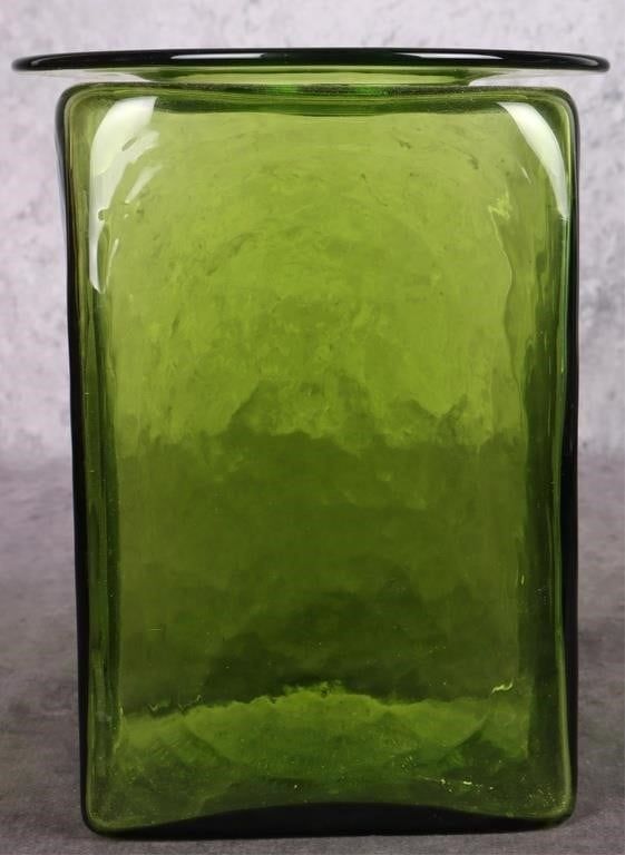 Lot 204180: BLENKO HAND-BLOWN LARGE JUNGLE GREEN VASE