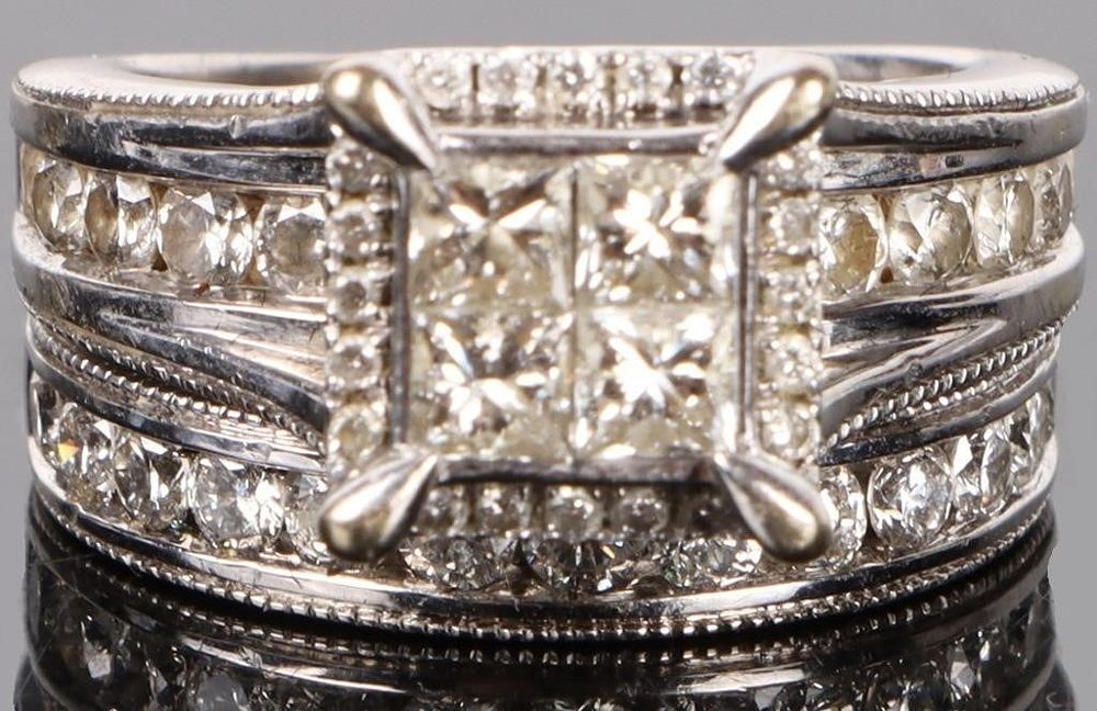 Lot 204187: 14K WHITE GOLD DIAMOND LADIES WEDDING RING SET