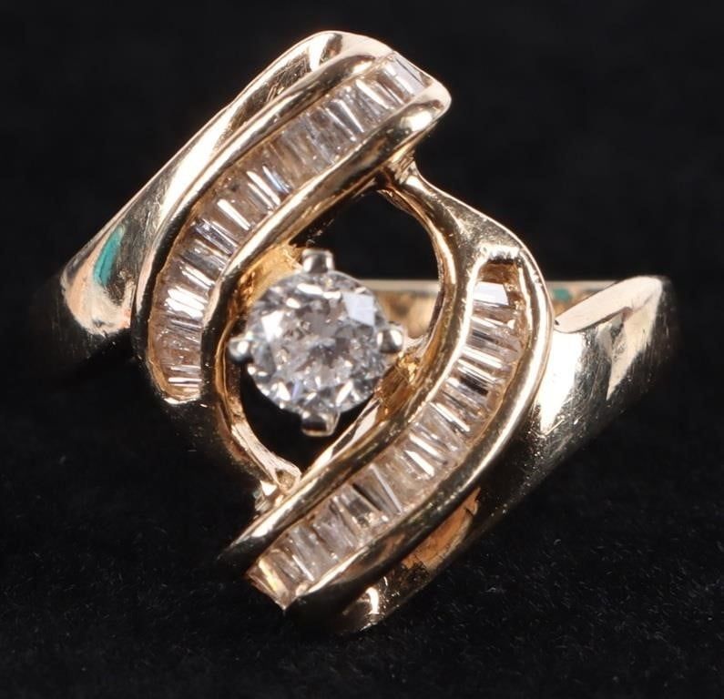 Lot 204188: 14K 1.09CTW ROUND & BAGUETTE DIAMOND RING