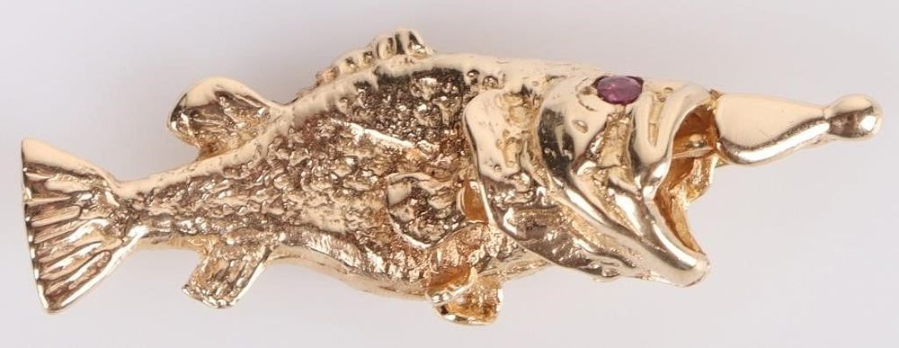 Lot 204194: HEAVY 14K YELLOW GOLD BASS FISH PENDANT