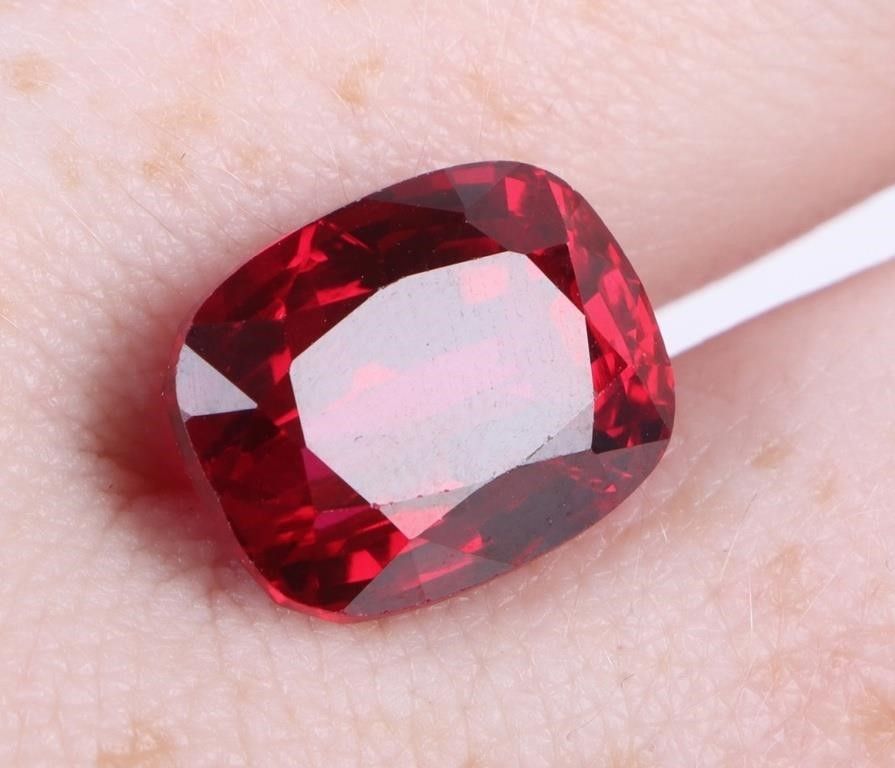 Lot 204339: 14.45CT CUSHION-CUT RED RUBY LOOSE GEMSTONE