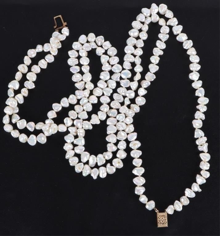 Lot 204375: 14K YELLOW GOLD CLASPED BAROQUE PEARL NECKLACE
