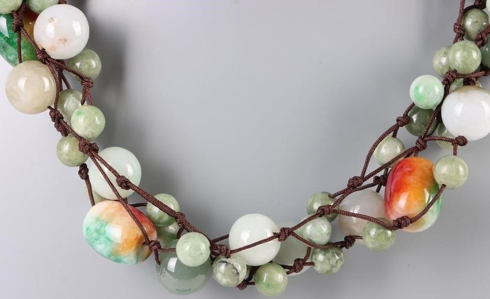 Lot 204385: STERLING SILVER JADEITE UNISEX NECKLACE