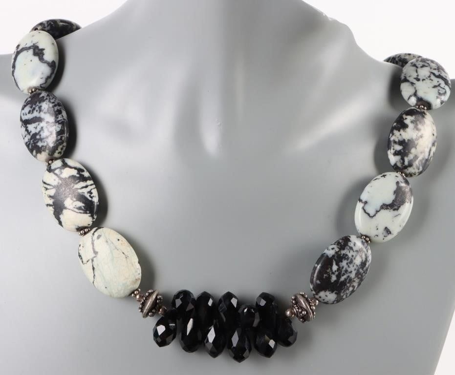 Lot 204387: STERLING SILVER WHITE TURQUOISE LADIES NECKLACE