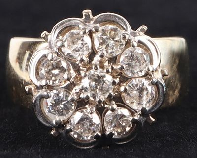 1.01CTW DIAMOND FLOWER 10K GOLD LADIES RING. 1.01 ctw Diamond 10 karat Gold ring. To feature